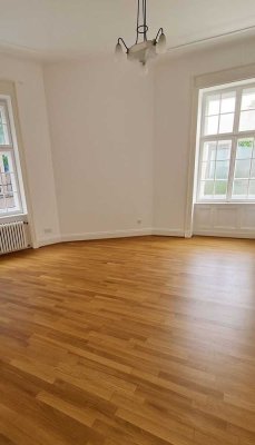 Seltenes 2-Zimmer Altbau Fundstück im Nordend-West