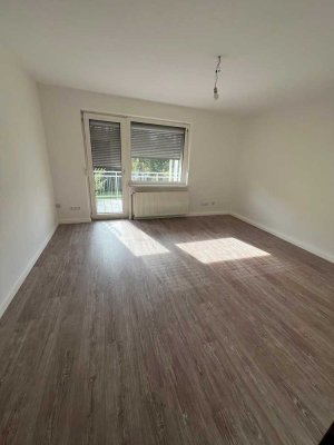 Renoviert, sonnig und hell,3 Zimmer mit Balkon und Stellplatz hat" Balkonkraftwerk"