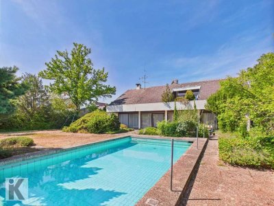 Lichtdurchflutetes Architektenhaus mit Pool auf 1300 m² Sonnengrundstück !