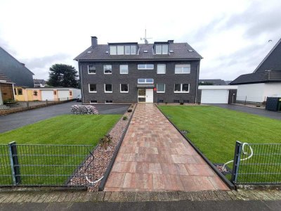 Große 4-Zimmer-Wohnung mit Kamin, Balkon und großer Garage in Oberhausen-Könighardt. 122qm !