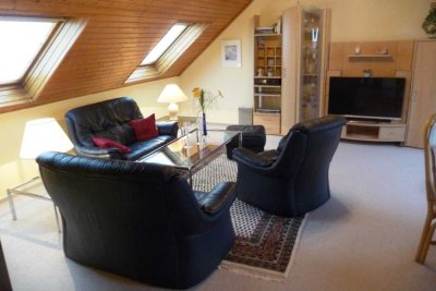 Möblierte 2-Zimmer-Dachgeschosswohnung mit gehobener Innenausstattung in Köln Zündorf
