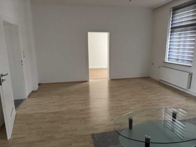 3 Zimmer Wohnung ideal als WG mit Balkon
