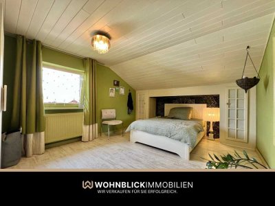 ** Sonnige 3.-Z. DG-Wohnung mit Balkon und Garten**