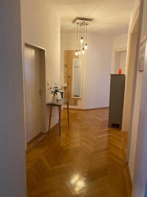Große 3-Zi-Wohnung mit Balkon in saniertem Altbau direkt am Stadtplatz