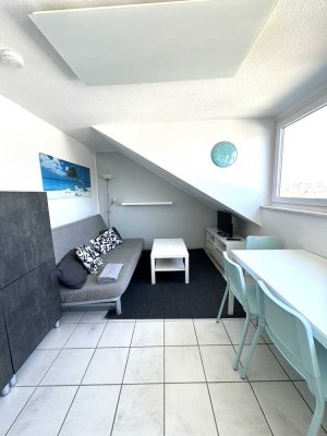 Modernisierte und voll möblierte helle 2-Zimmer-Wohnung  mit Weitblick in Frankfurt Nordend-West