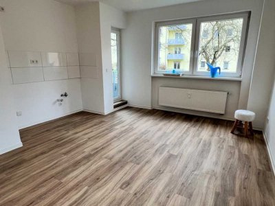 * VINYLBODEN - MODERNES BAD - ebenerdige Dusche + große Wohnküche * für 1-2 Personen * KL WEST
