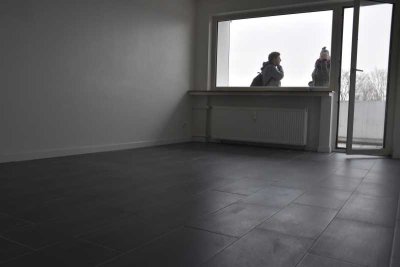 Moderne  Wohnung 3.OG, 2RKDB, Balkon, Aussicht auf Altenessener Marktplatz 59m², Tageslichtbad!