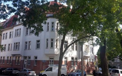 Schöne 3 Zi-Wohnung mit Laminat, sep. Küche und EBK, Wannenbad und Speisekammer im Paulusviertel
