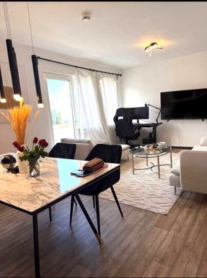 Schöne 2-Zimmer Wohnung mit 2 Balkonen in zentraler Lage, 1.OG!