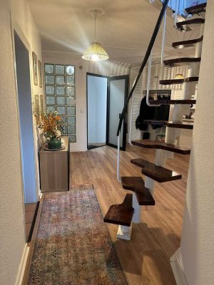 Große 4-Zimmer-Wohnung mit ausgebauten Dachboden in Frankfurt