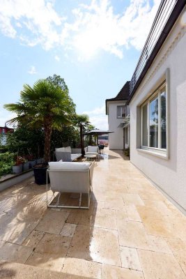 Viel Raum zum Leben und Arbeiten: Mehrgenerationenvilla mit Garten und Herz