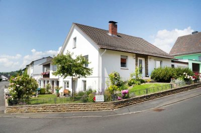 Gemütliche und lichtdurchflutete Wohnung mit vielseitig nutzbarer Fläche in bester Lage von Kathus !