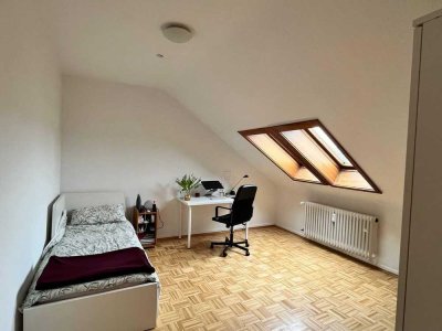 DG Wohnung in Rödelheim, super Lage
