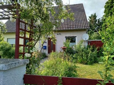 kleine Doppelhaushälfte im Grünen
