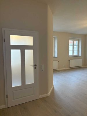 Wunderschöne Altbau-Wohnung. Erstbezug nach Kernsanierung. 85qm, 2 Zimmer. Traumlage Nähe Carlsplatz