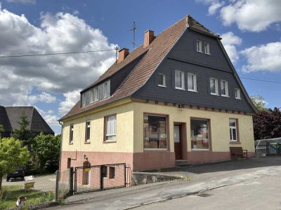 **Charmantes Zwei-Familienwohnhaus auf großzügigem Grundstück in Ortslage von Birstein**