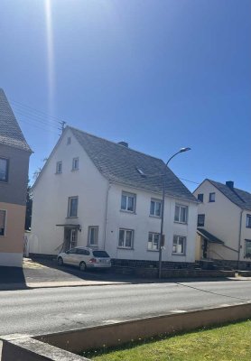 Zweifamilienhaus (freistehend) mit ausgebautem Dachgeschoss