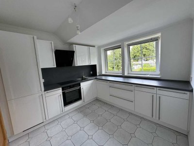 Sonnige  3 Zimmer DG-Wohnung für 2 Personen mit Balkon und Einbauküche in Glinde