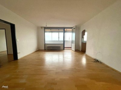 4-Zimmer-Wohnung mit Loggia und Stellplatz!