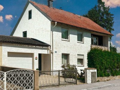 Endlich mit Oma und Opa wohnen: Zweifamilienhaus mit Weitblick und viel Potential