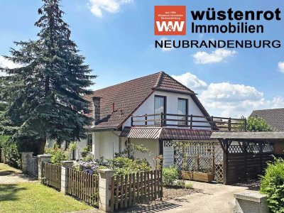 FÜR EINE ODER ZWEI FAMILIEN MIT EINBAUKÜCHEN + KAMINOFEN + DACHTERRASSE+ GARAGE + DOPPELCARPORT