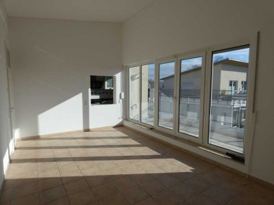 Helle Wohnung im Europaviertel mit großer Sonnenterrasse, EBK u. Fußbodenheizung