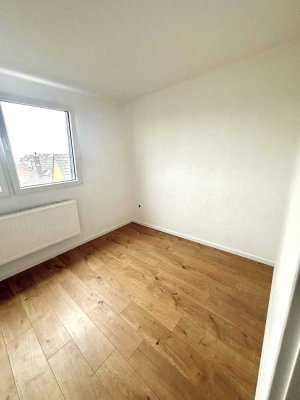 *Renovierte 3 Zimmerwohnung mit Balkon und EBK*