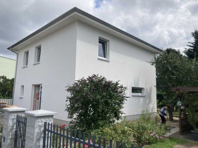 Günstiges, geräumiges und neuwertiges 5-Zimmer-Haus mit EBK in Fürstenwalde/Spree