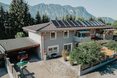 Moderne Doppelhaushälfte in kleiner Wohnsiedlung