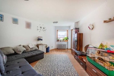 Helle 3,5 Zimmer Wohnung mit einem Balkon ins Grüne