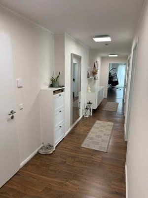 Zentrale OG Wohnung in SHS (99,07 qm, 3 Zimmer)