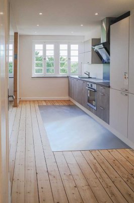 Frisch sanierte Maisonette-Wohnung mit Blick auf die Innenstadt