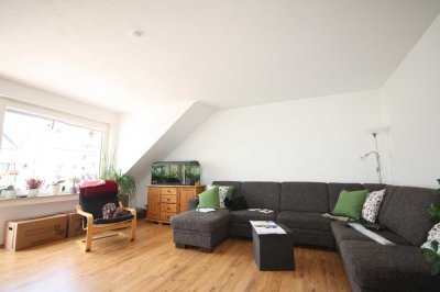 Schöne 3-Zimmer-DG-Whg (2.OG) mit Balkon!