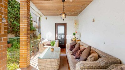Wohngefühl mit Substanz: Reihenhausklassiker mit Gartenidylle und Sonnenbalkon