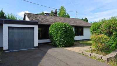 Preiswertes, gepflegtes Einfamilienhaus mit Schwimmhalle (solar) in Lohmar