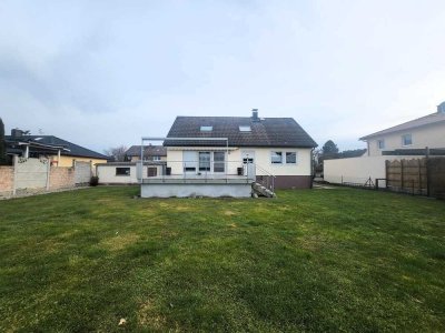 Gepflegtes freistehendes Haus in sehr ruhiger Lage