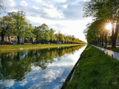 Repräsentatives Wohnen in sanierter Altbauvilla mit großem Garten.