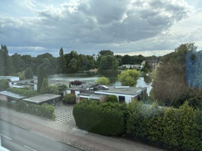 Exklusive 2-Zimmer-Dachgeschosswohnung mit Seeblick in Schenefeld