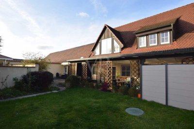 Reihenendhaus mit Doppelgarage, Terrasse und kleinem Garten in zentrumsnaher Lage