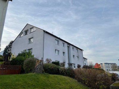 Helle Dachgeschosswohnung über den Dächern von Velbert-Langenberg – renovierungsbedürftig mit viel G