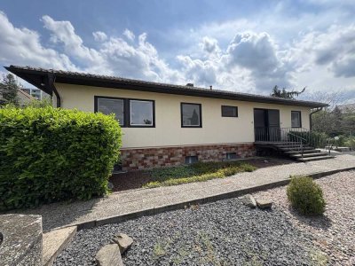 **Provisionsfrei** Schöner Bungalow mit großem Grundstück ZU VERKAUFEN