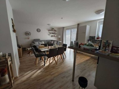 Helle 2,5-Zimmer-Wohnung mit Badewanne & Fußbodenheizung