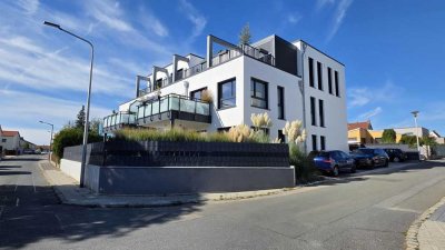 Wunderschöne, neuwertige 3-ZW mit großem Balkon,Tageslichtbad & EBK in Zirndorf