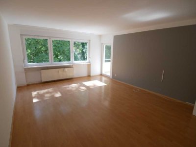 Helle 3 Zimmerwohnung mit großem Balkon und einem tollen Blick ins Grüne!