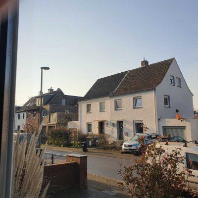 Doppelhaushälfte mit 138 m² Wohnfläche, 6 Zimmer, Kernsanierung in 2023 I Haus mit Kamin zur Miete I