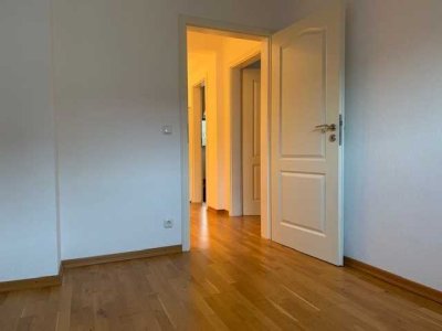 *... und das in Rüttenscheid: ca. 59m² | Parkett | EBK | Bad mit Fenster, Wanne u. Duschabtrennung *