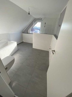 Geschmackvolle, vollständig renovierte 3-Zimmer-Maisonette-Wohnung in Köln Zündorf