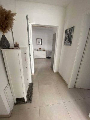 Geschmackvolle 2,5-Zimmer-DG-Wohnung mit gehobener Innenausstattung mit EBK in Mühlheim am Main