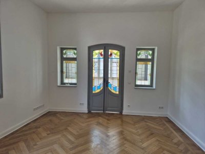 Attraktive und neuwertige 3,5-Zimmer-Hochparterre-Wohnung mit geh. Innenausstattung mit EBK