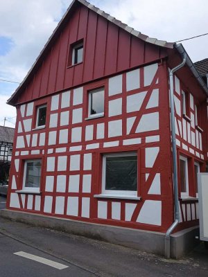 Erstbezug nach Sanierung: Attraktive 4,5-Raum-Wohnung in Windeck